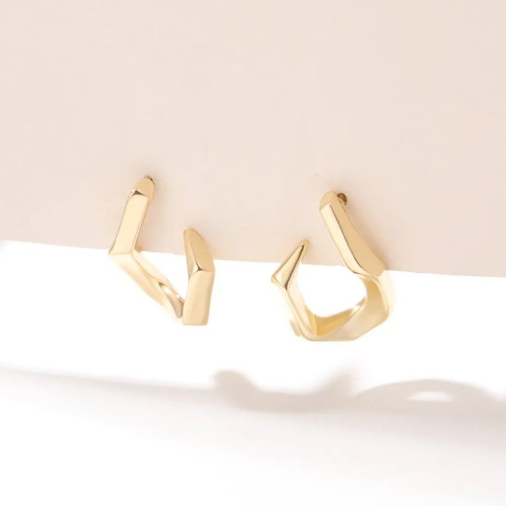 Chic Gold Abstract C-Shaped Hoop Earrings NEW